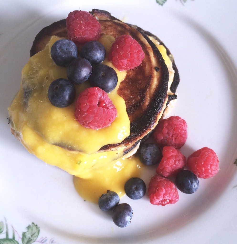 easy-3-ingredient-protein-pancakes-amanda-millie-wellness